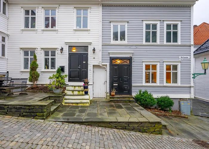 Modern In 1840-building At Nordnes Appartement *