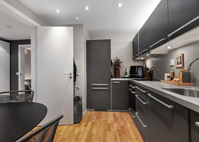 Modern In 1840-building At Nordnes * 卑爾根